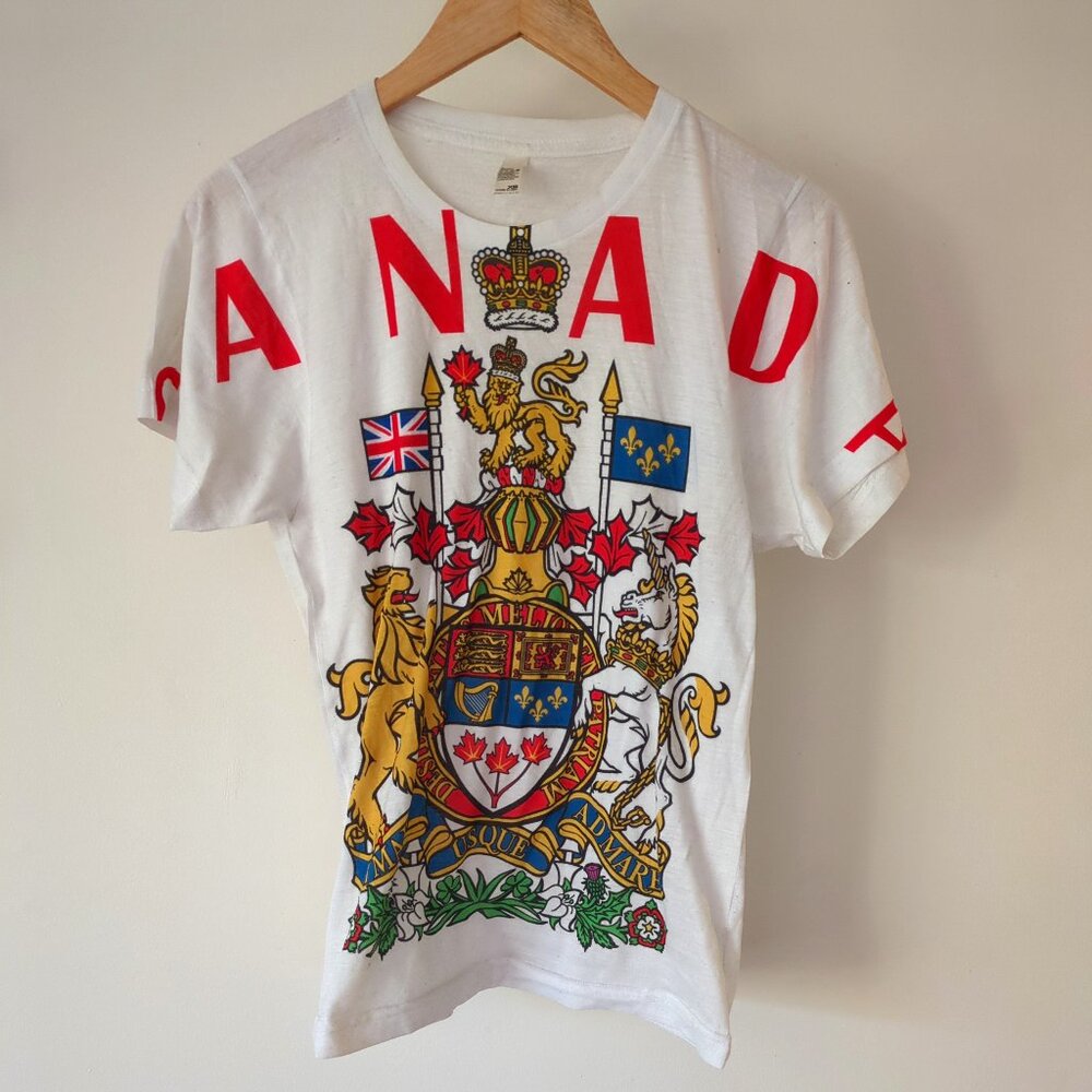 Oh Canada! Graphic Canadiana print tee - SNL inspired